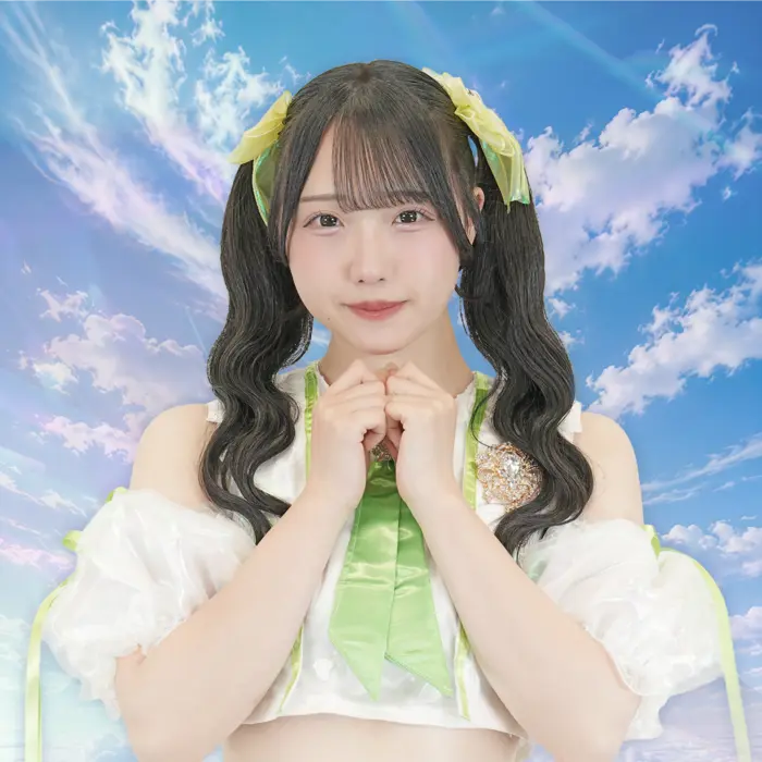 八木かえで